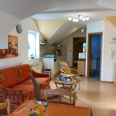 Gaestehaus Birnbaumhof 招待所 3*